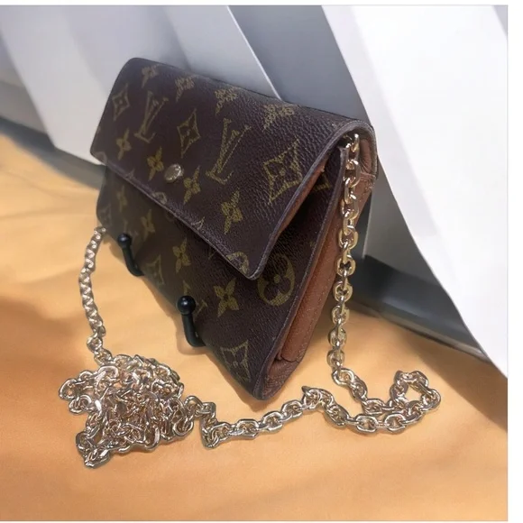 Louis Vuitton Wallet - Picture 3 of 9